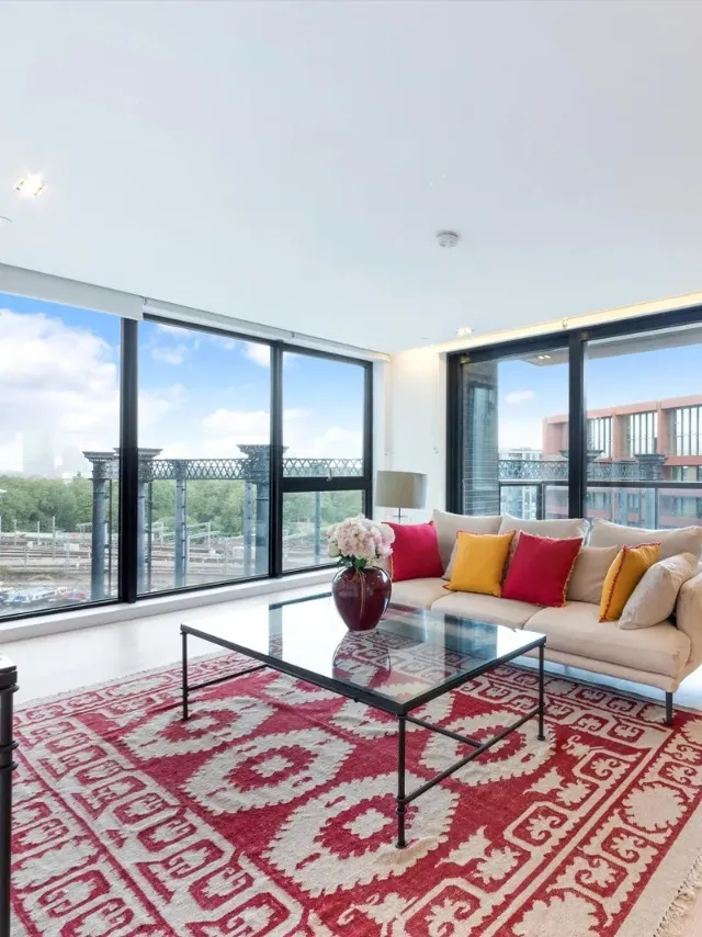 Walking distance to UCL, King's Cross, 3b3b, £400 per person on average.