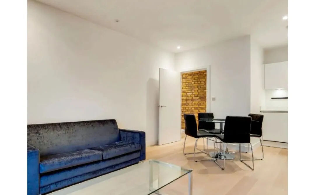 1b1b apartments near Canary Wharf are available for around £400 per week.