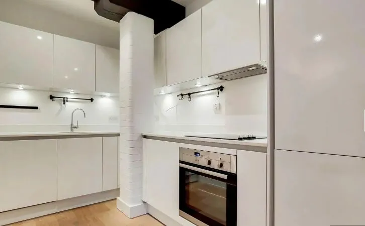 1b1b apartments near Canary Wharf are available for around £400 per week.