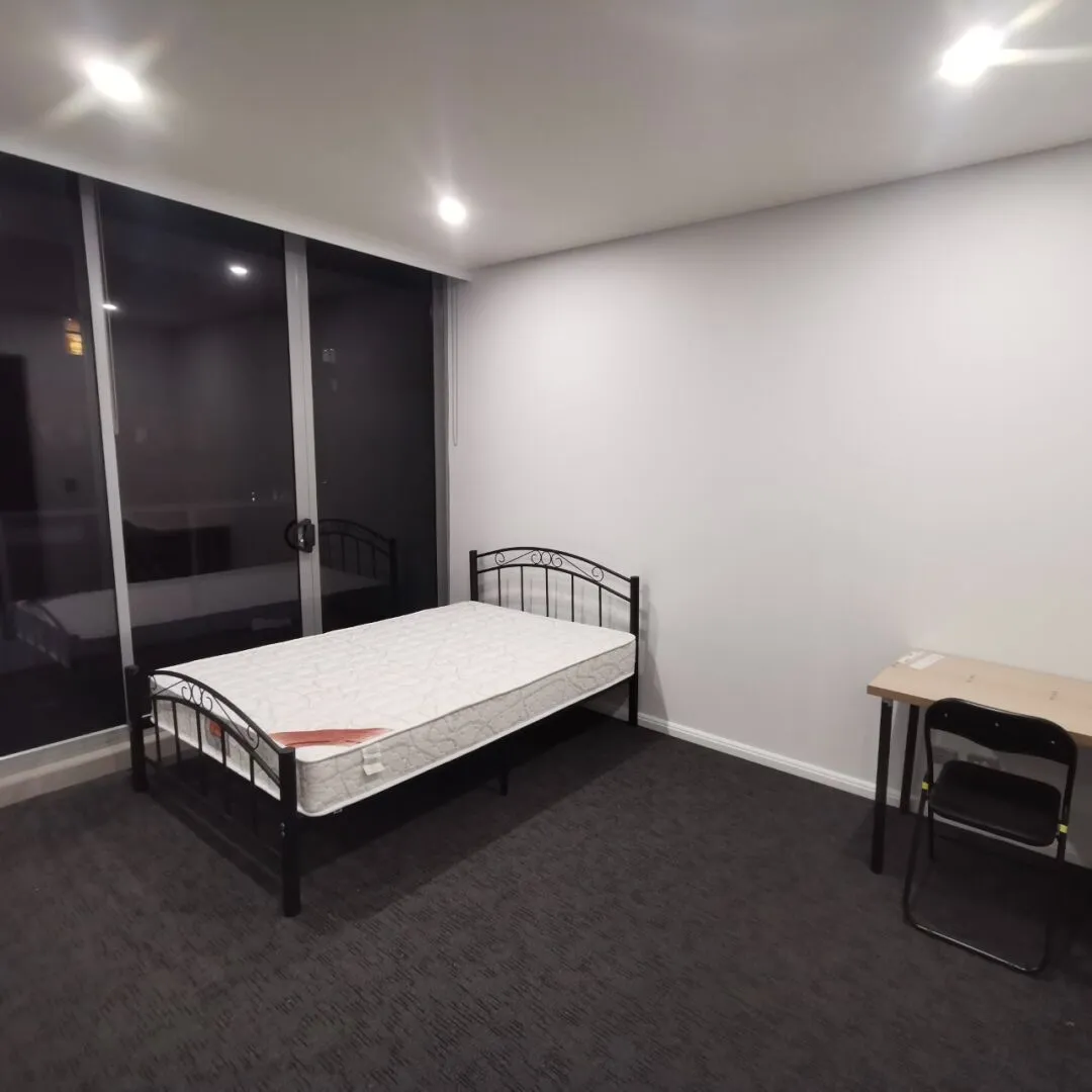 悉尼Waterloo高层2b2b，超大落地窗带家具
