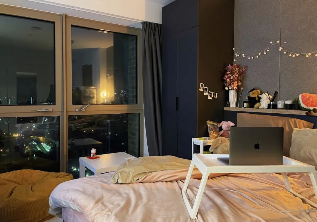 Choosing between a studio and an ensuite? 🏢🛏️