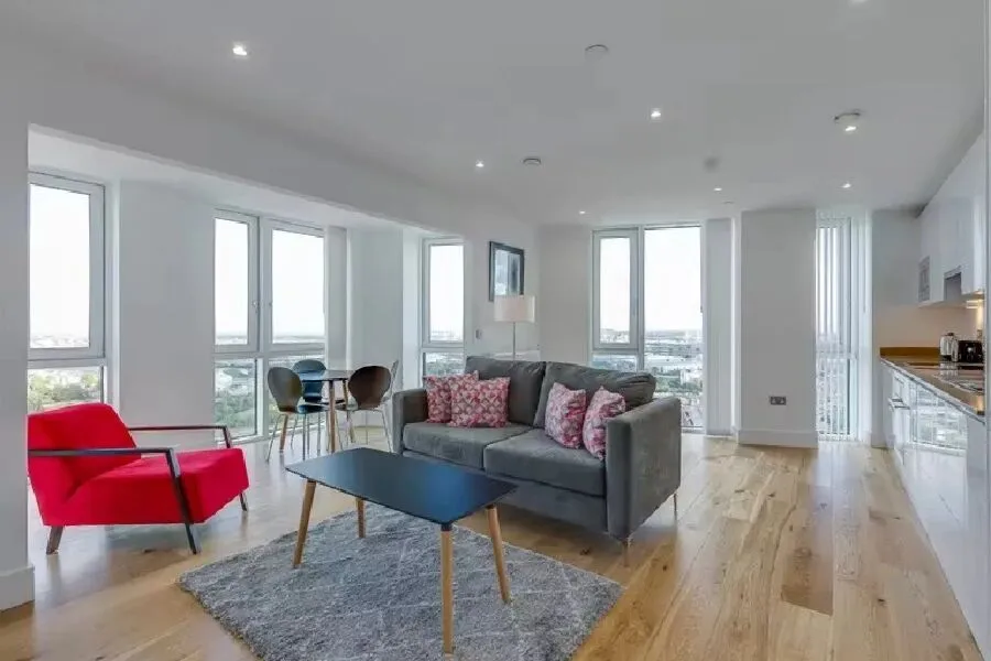 This is the two-bedroom apartment that I rented in London for £300.