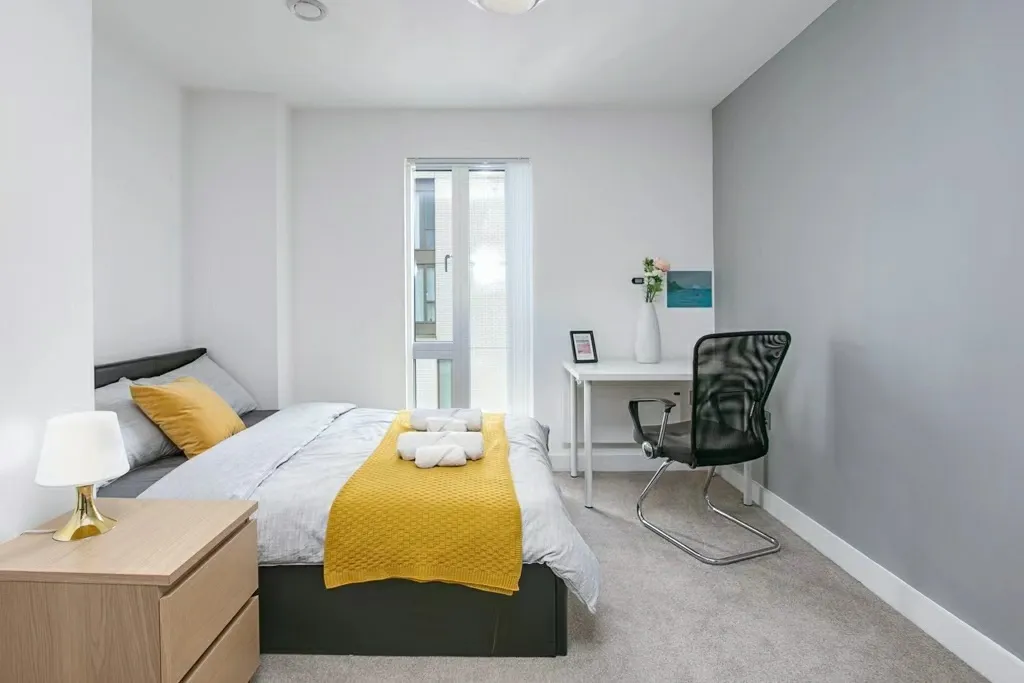 Manchester, Xiaobai Building, looking for roommates to share (single ensuite rooms).