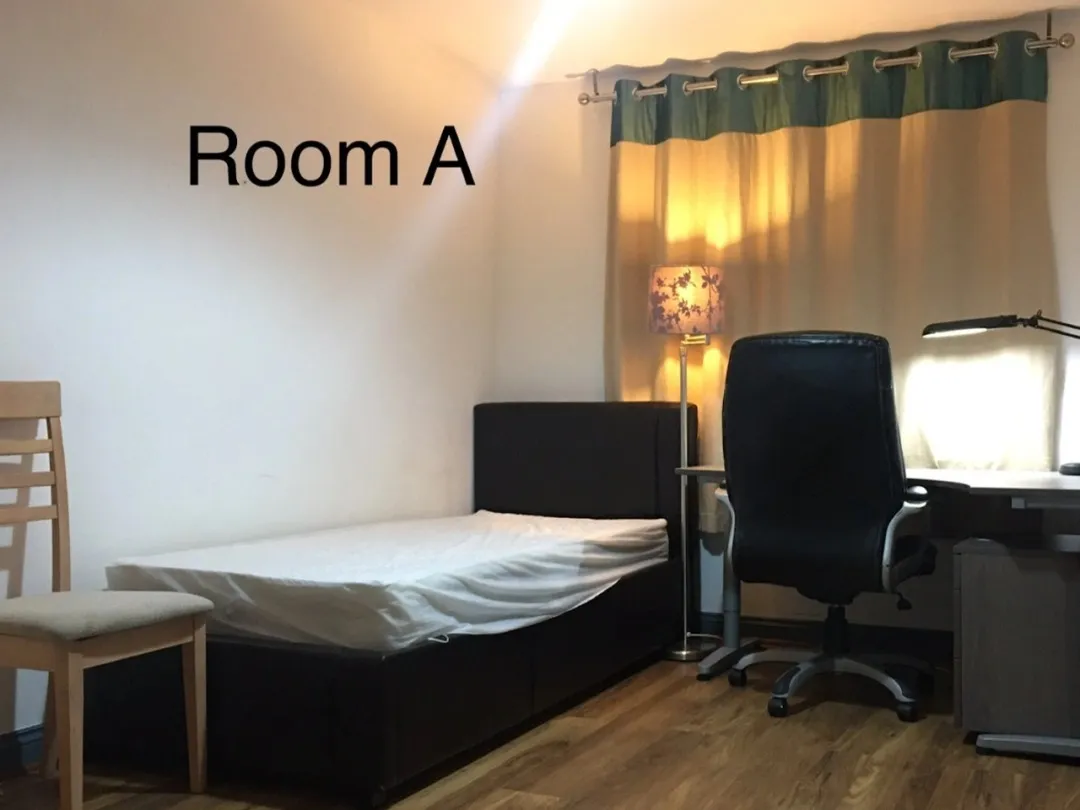 3b2b apartment available for individual rent in Manchester, £120 per person including furniture but excluding bills.