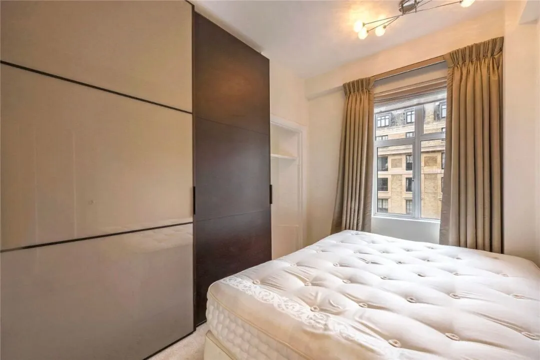 13 minutes walk to UCL, 2b2b, roommate option available, act fast before it's gone.