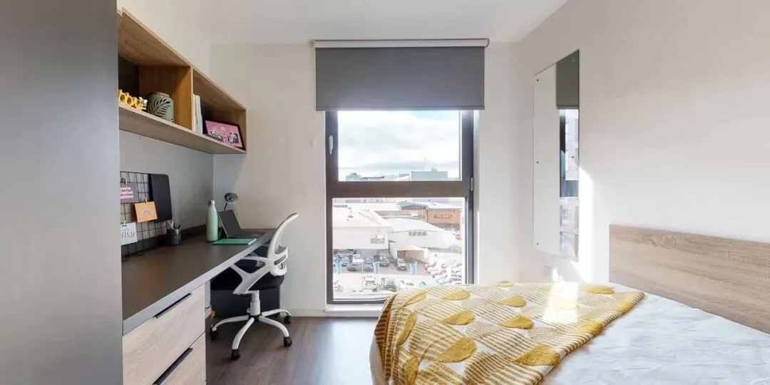 The ensuite sublet price for the student apartment in the city center of Grala is beautiful.