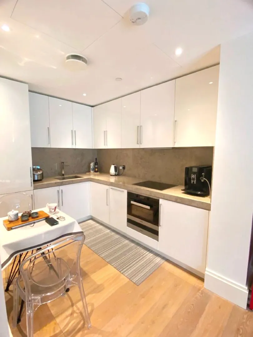 London 190 Strand's 1 bedroom, 1 bathroom – right at the doorstep of KCL and LSE! 🏡