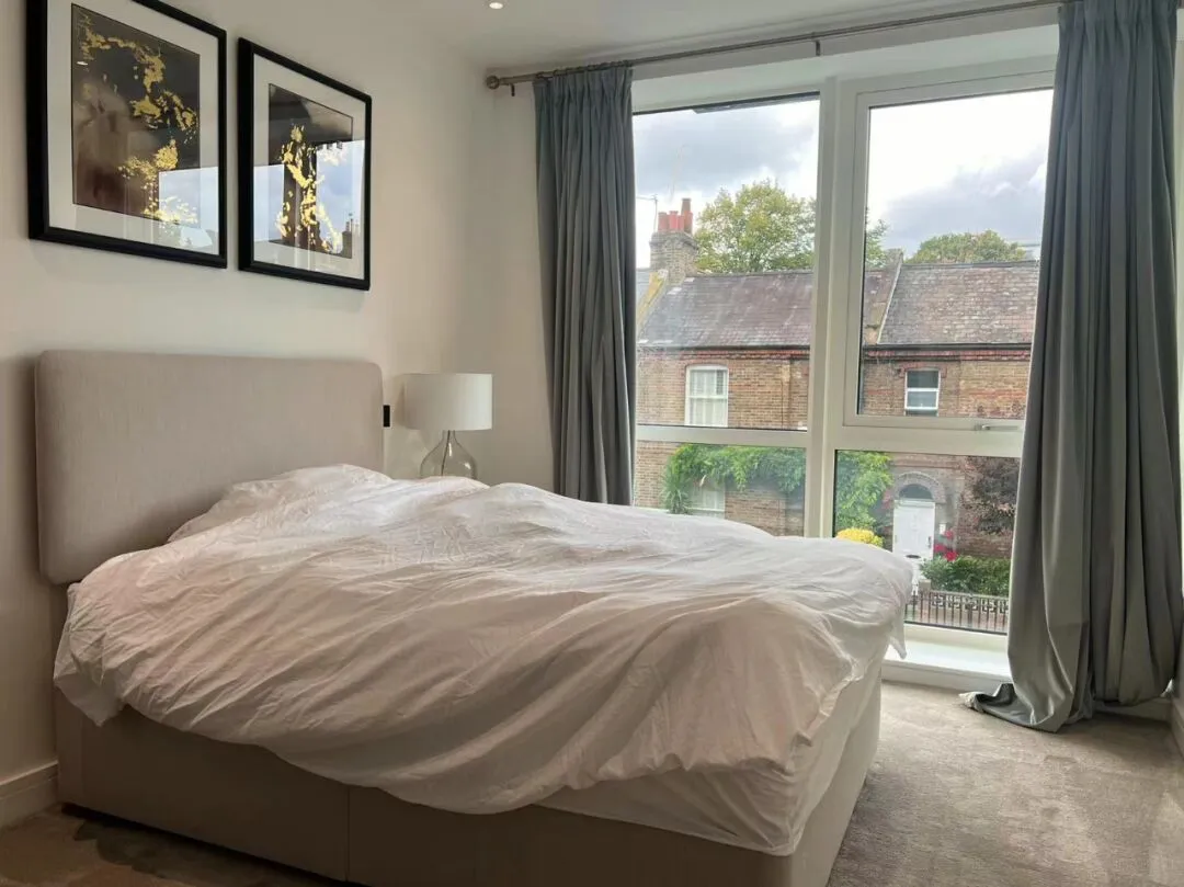 Looking for a female roommate with ensuite in London Hammersmith 2B flat 🏠