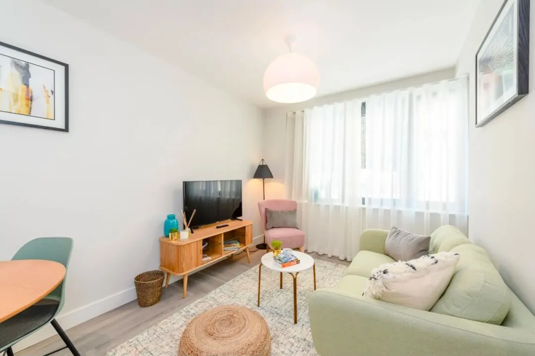 London pet-friendly short-term rental one-bedroom apartment