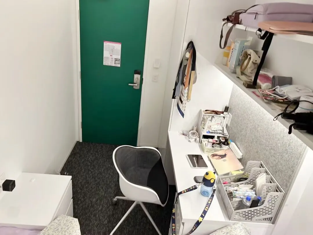 墨爾本大學的studio求轉，包家具有籃球
