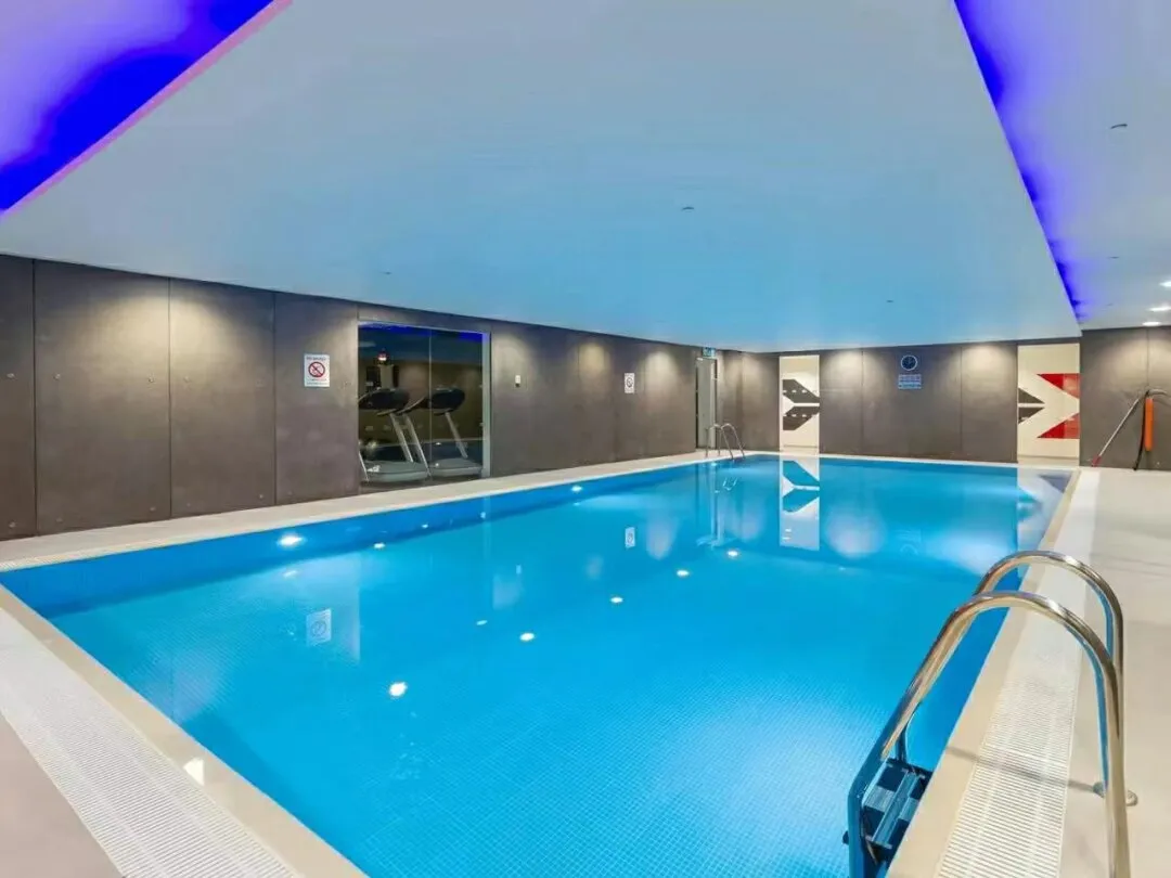 "London Student Apartment with a Pool 🏊‍♂️"