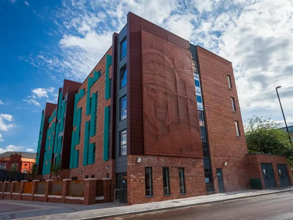 Newcastle student apartment 1b really has nobody living in it?