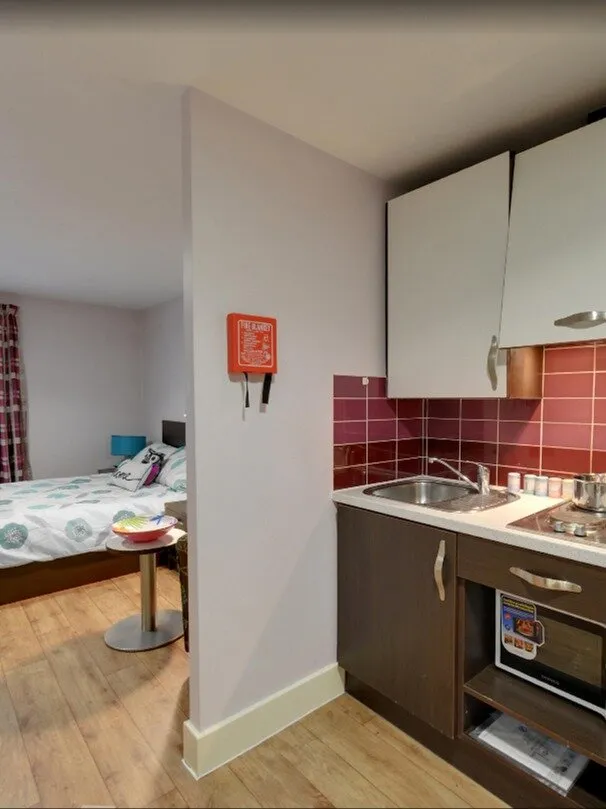 Edinburgh study apartment booked! 🥳