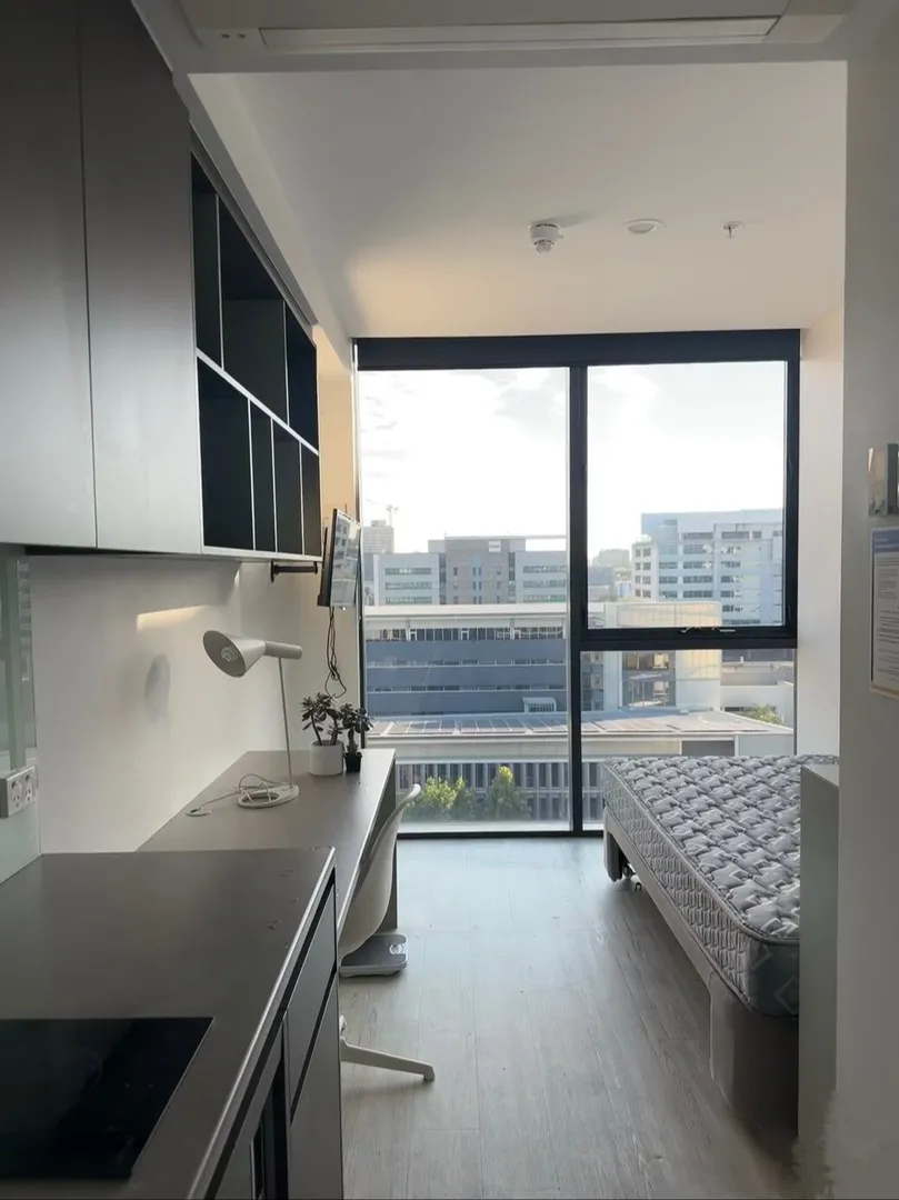 Sure thing! "Please come in and admire my Brisbane studio 😆."