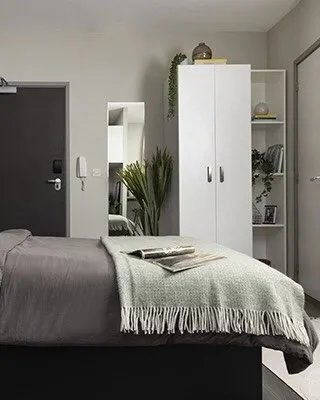 曼大門口這studio，能勸一個是一個😩