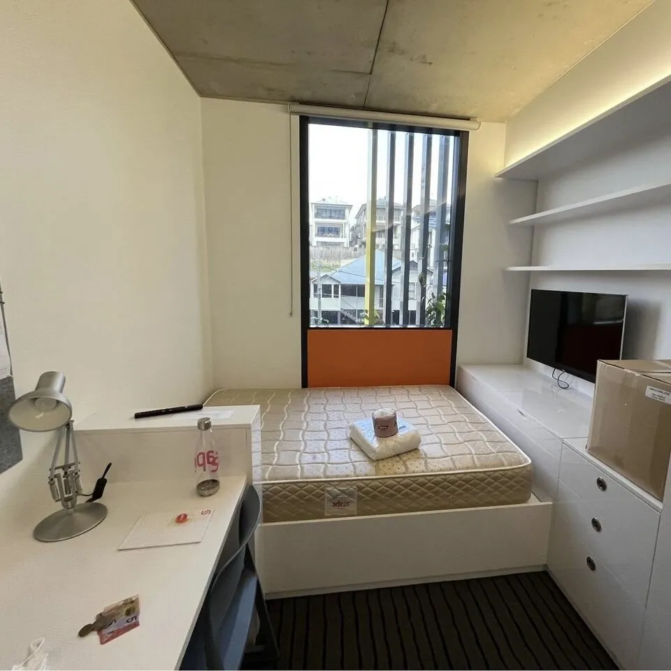 Brisbane studio for sublease, starting from 2024 Semester 1, official contract.