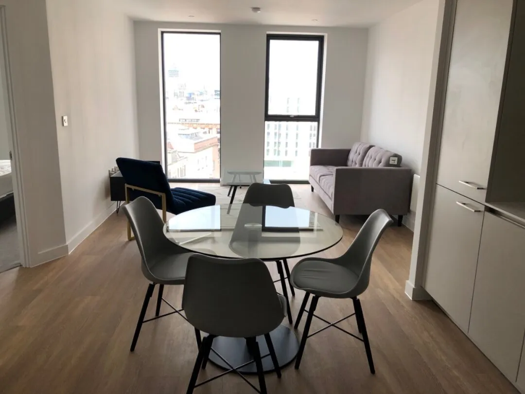 曼城新🏠1b/2b轉租，走路上學🎒