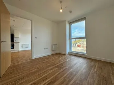 Does the 1-bedroom apartment in Manchester really fail to sell? 😭