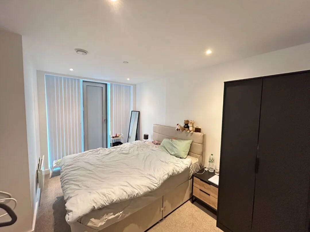 Helping a friend sublet 🥺 Manchester 2b2b £2000 per month, can negotiate a bit 🔪