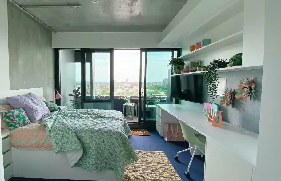 墨大附近真的有帶陽台還包餐的房子⁉️