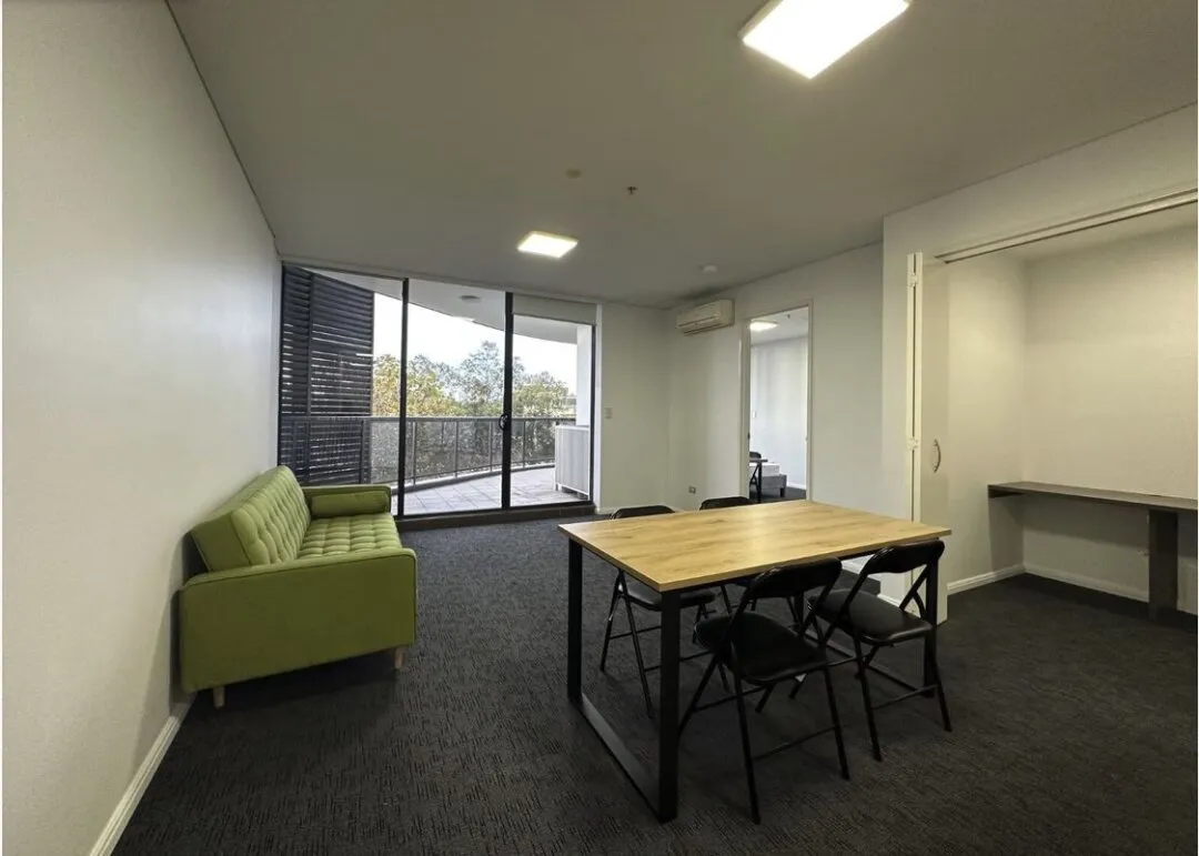 Sydney 2-bedroom with balcony, 14 minutes to UNSW. 🏡🌞