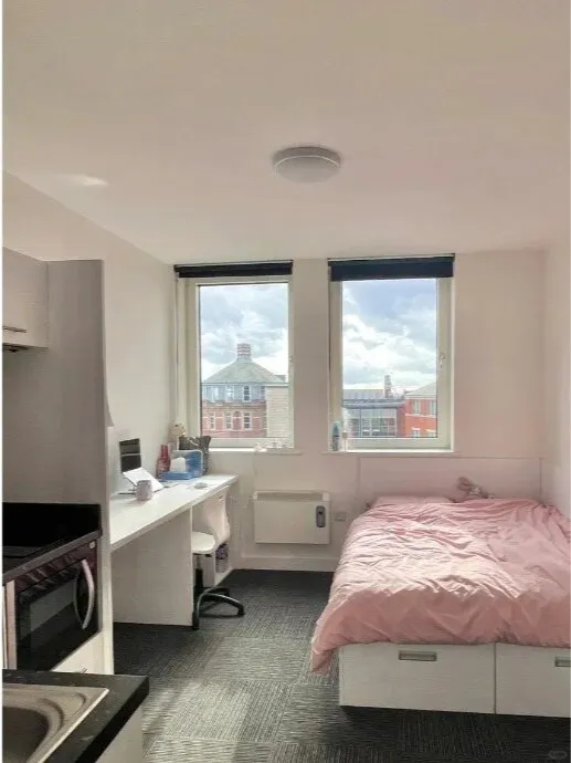 Nottingham subletting large studio, 8 minutes from the University of Nottingham!