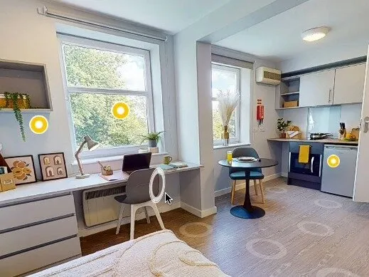 Studio with double windows in Zone 1 of London