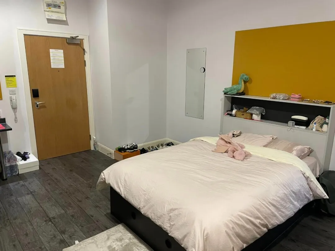 不是，曼徹斯特這麼溫馨的小屋到底誰在住啊