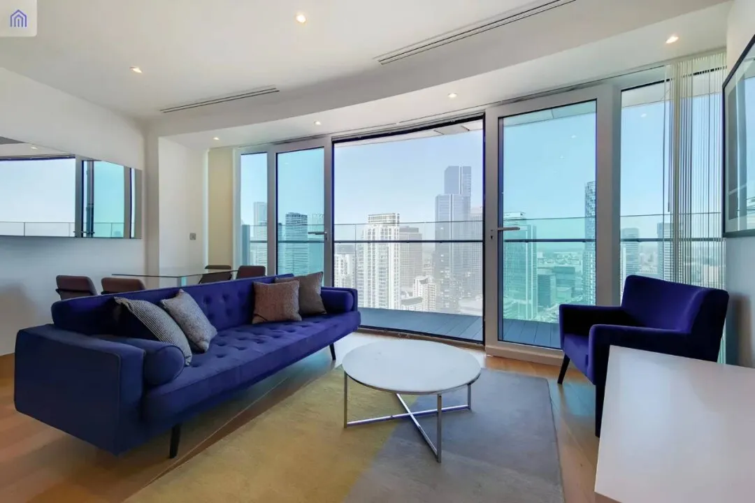 Panoramic floor-to-ceiling windows in Dog Island, London 1B‼️ Sold‼️