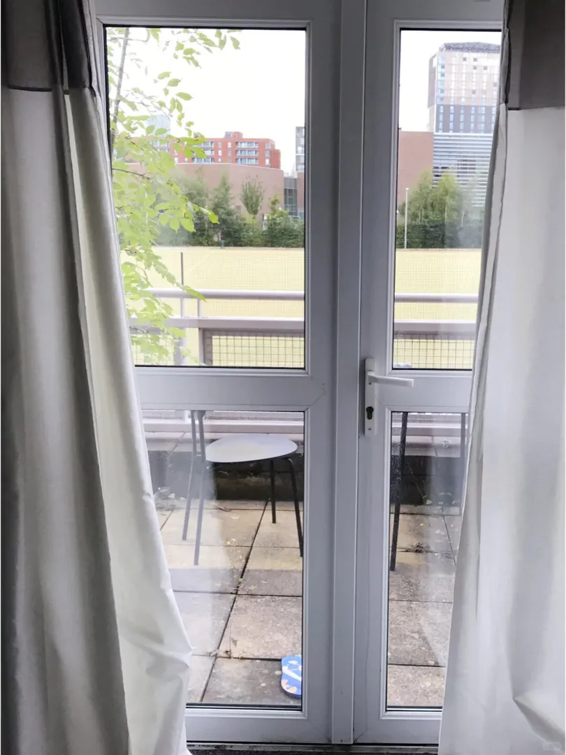 不是，我曼徹斯特的小屋不大，但是很溫馨