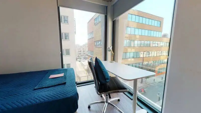 🎉🏙️ London! Super spacious loft waiting for you to experience.