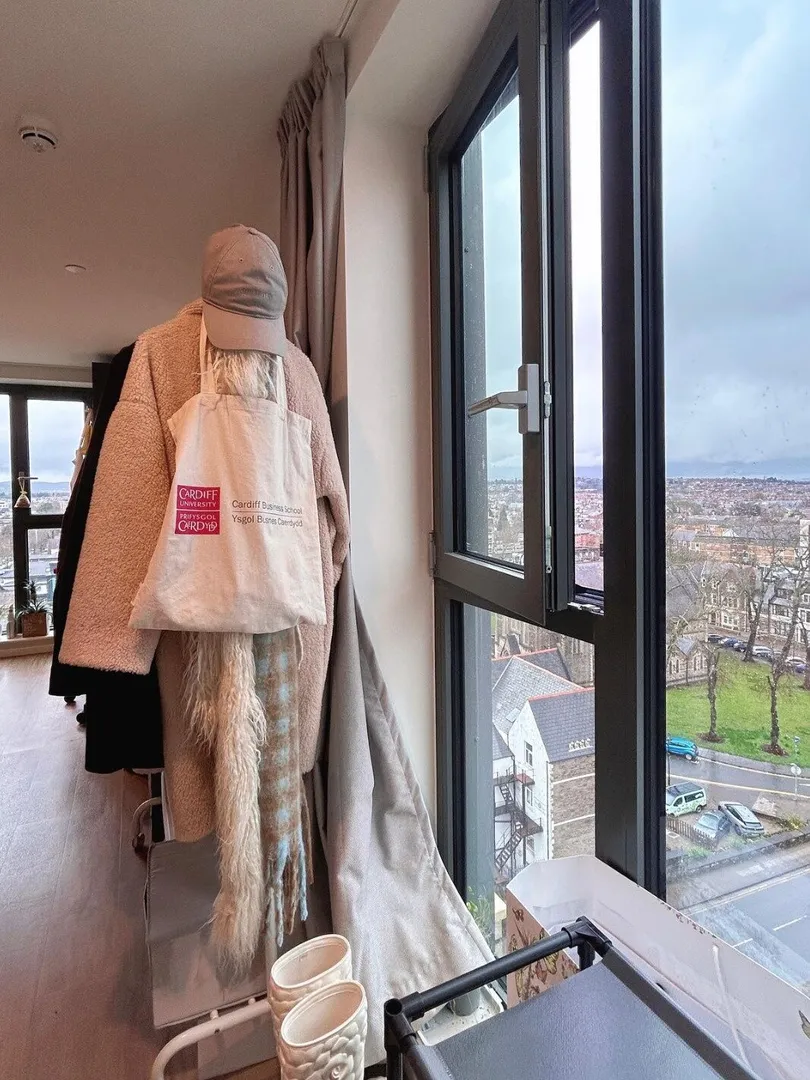信我❗️住這大落地窗的studio准沒錯🥰