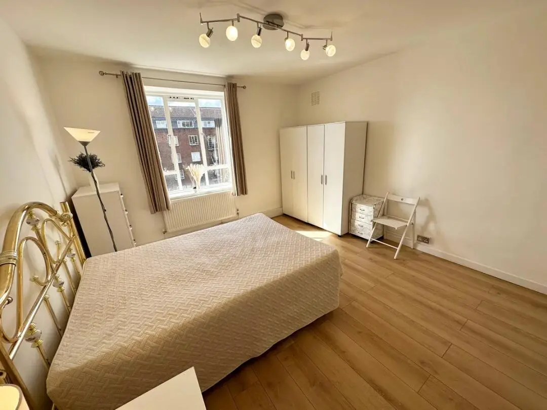 Edinburgh, looking for a female roommate to share a two-bedroom, two-bathroom apartment.