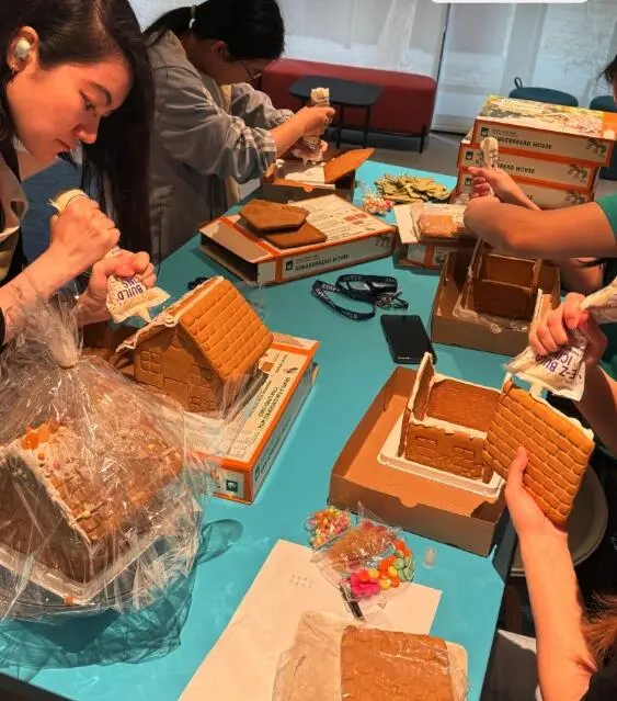 在阿德，哪家公寓會領著吃免費的草莓呀