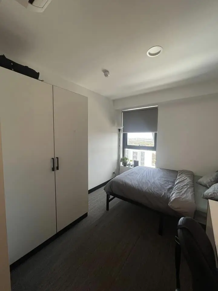 Newcastle sublet studio, close to the school, low price.