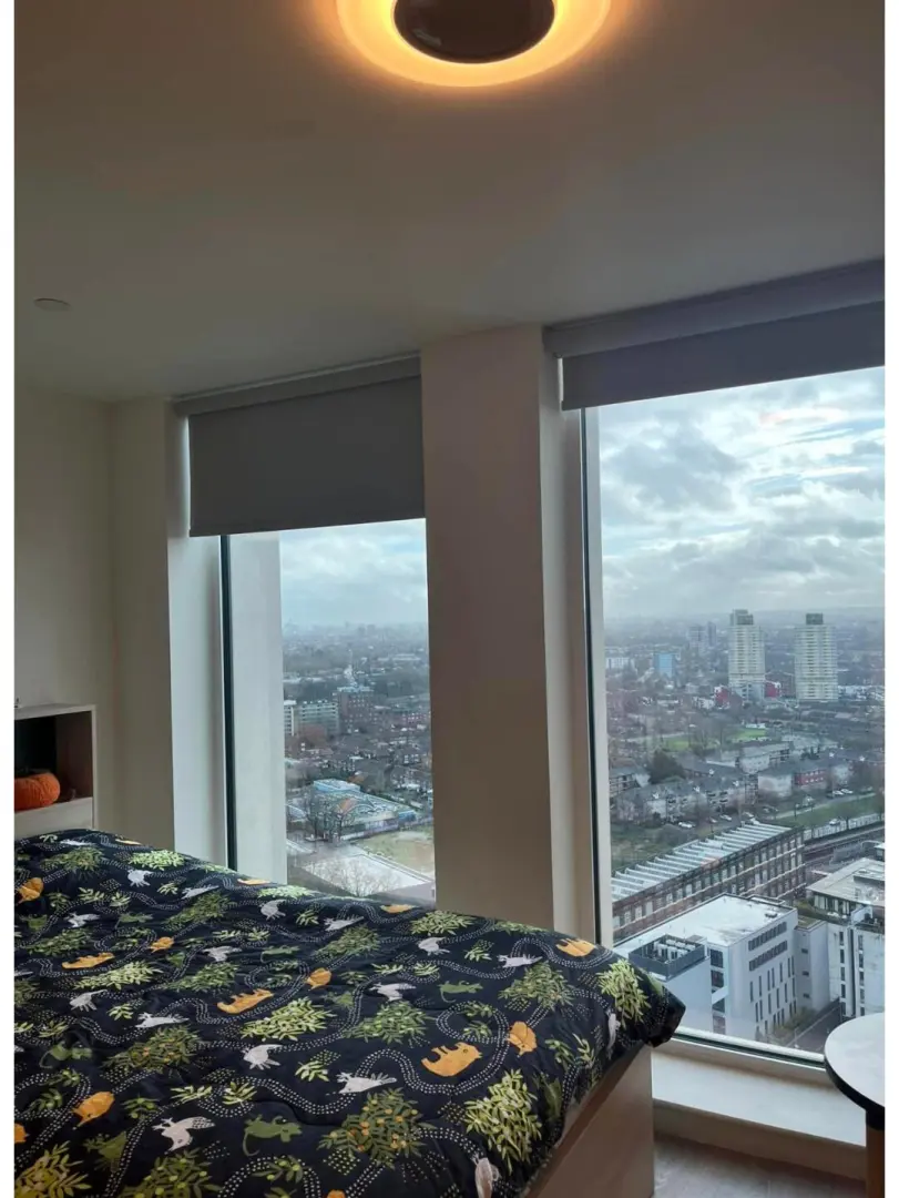 London stay 340p's floor-to-ceiling window studio is just amazing 😍