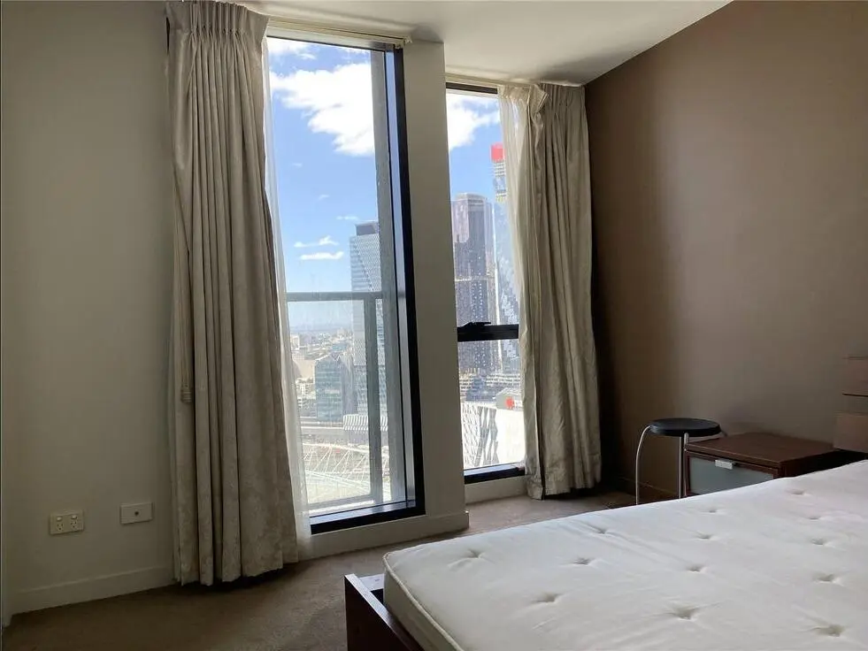Starting Studying Abroad in Brisbane | 1B Apartment with Parking for Two