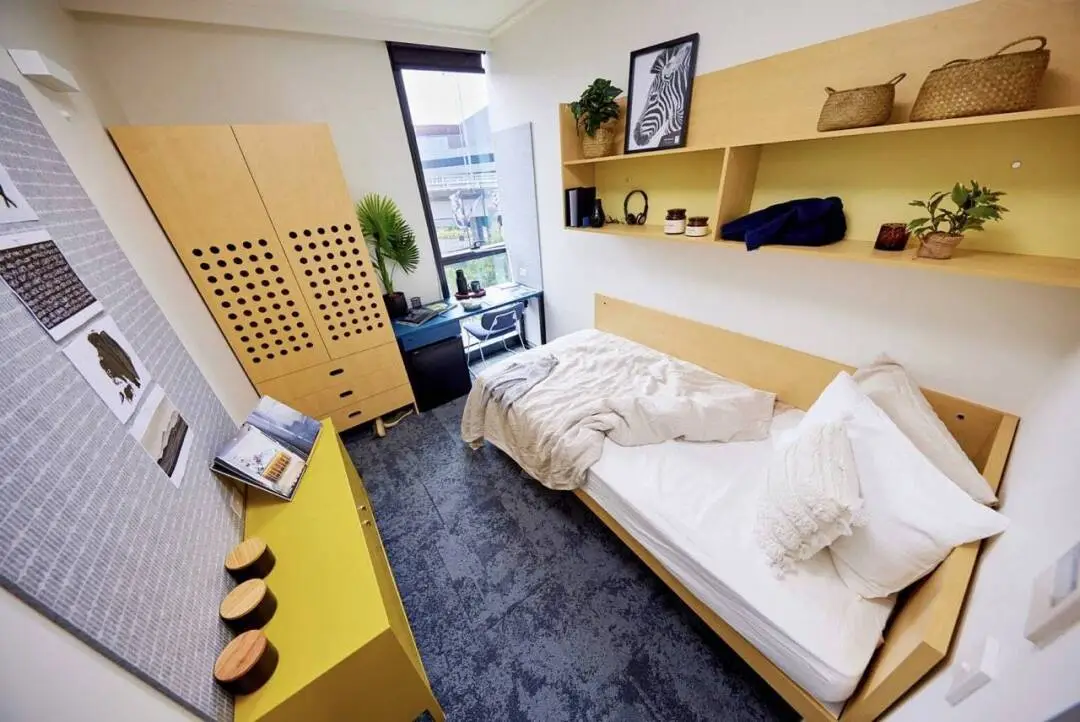 An apartment in Sydney that includes three meals a day, located near Chinatown!