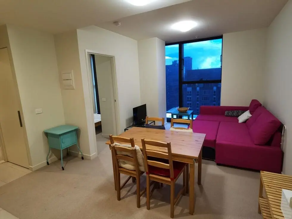 Adelaide 2B seeks roommates to share‼️ With floor-to-ceiling windows and low price♨️