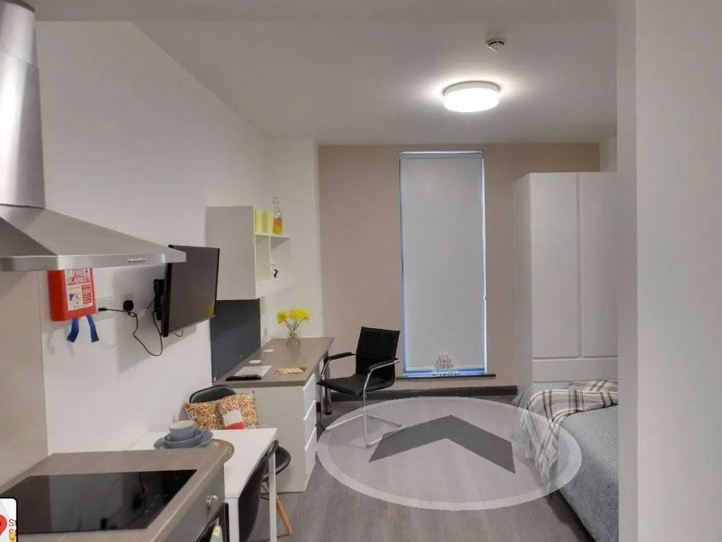 Sure, here's the translation:

"Newcastle sublease with independent washing machine, spacious studio 🏠"