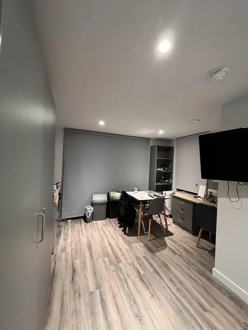 華威大學剛🐷的studio住不了了 誰要啊