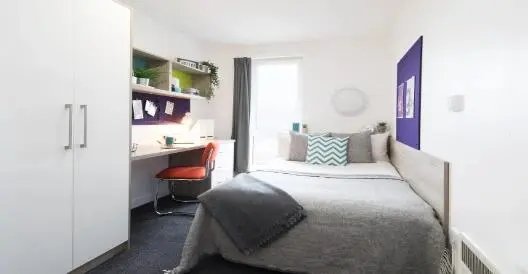 考文垂🇬🇧ensuite 99胖 到華威20min公交，到市中心步行5min 考