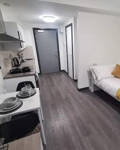 真的超愛我在紐卡住的帶洗衣機的studio😍