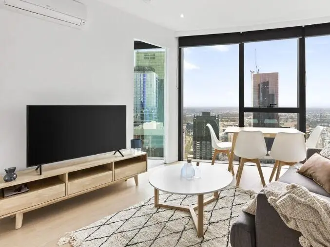 Mel帶家具1b1b轉，位置在city，不需
