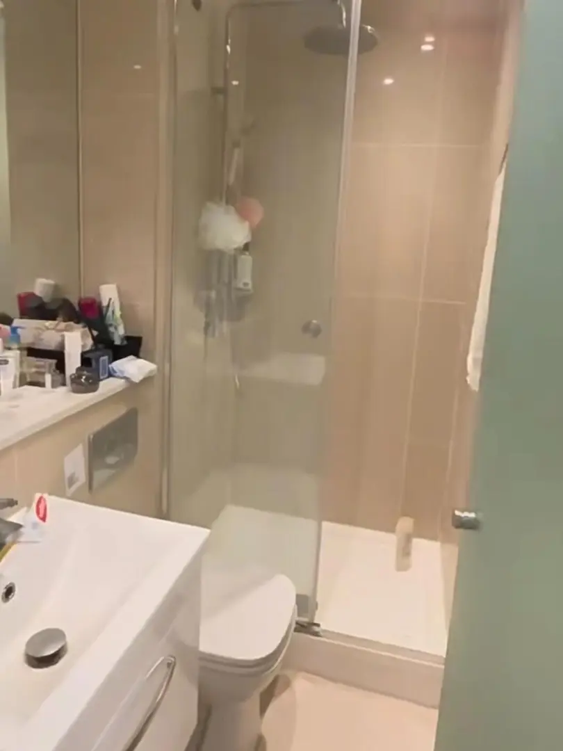 我：別管我啦！我在華威大學住的很舒服
