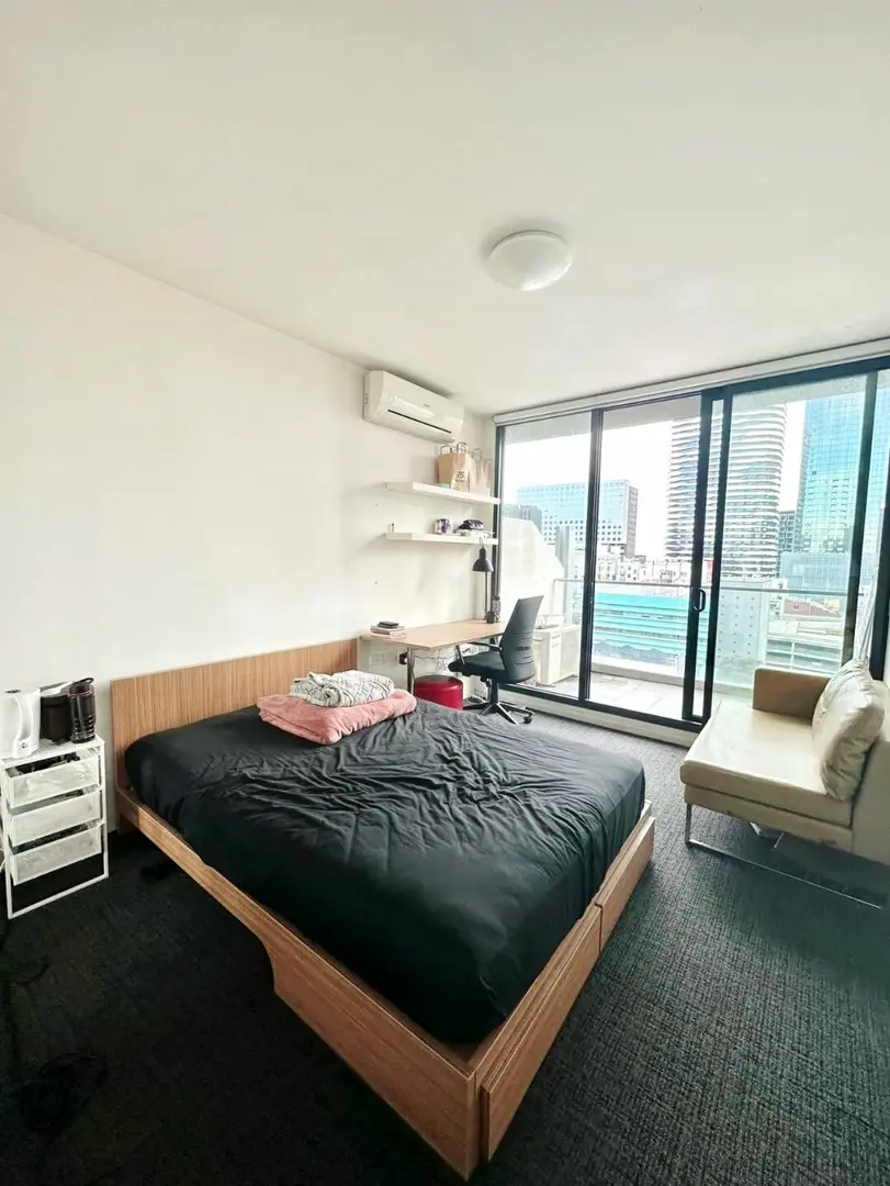 墨大門口出帶陽台的studio，和男朋友搬走