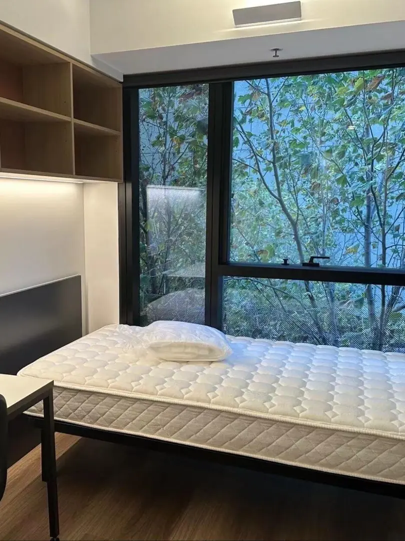 不是，墨爾本7月住個躺在床上看風景的公寓