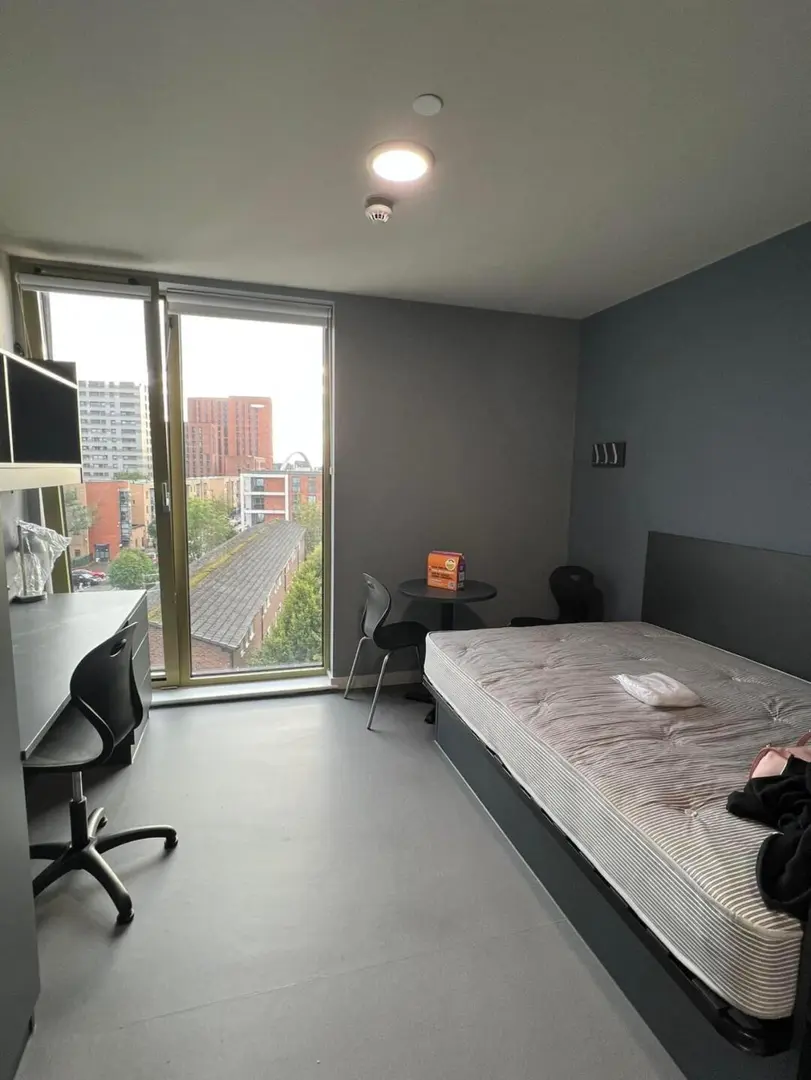 破防了，5分鐘到曼大包bill的studio沒人要