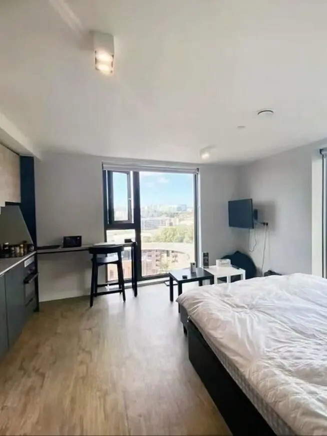 9月轉步行10分鐘到曼大的studio🐛