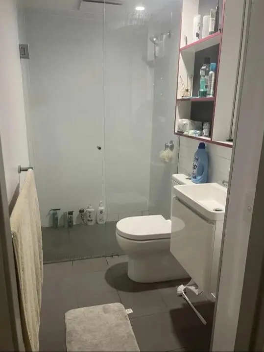 我在布里斯班住3oo胖的一室，帶家具，包